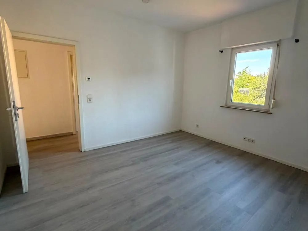 Helle 3-Zimmer-Wohnung-Zuffenhausen. Neu Renoviert-Einzugsbereit