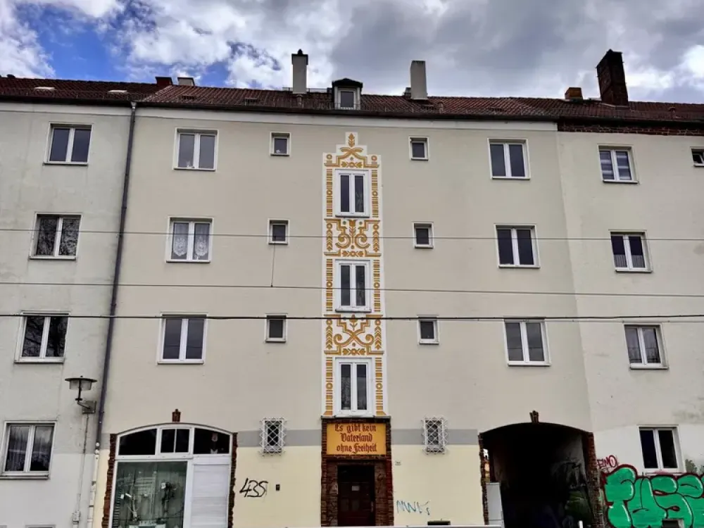 Bright 2-Room Apartment with Built-in Kitchen in Leipzig-Wahren