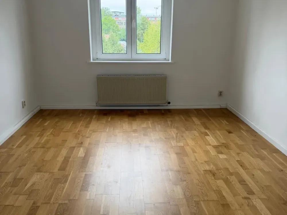 Bright 2-Room Apartment with Built-in Kitchen in Leipzig-Wahren