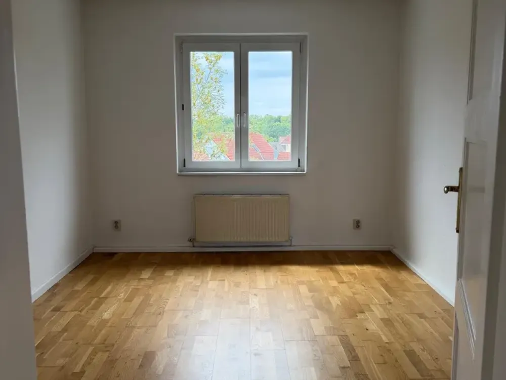 Bright 2-Room Apartment with Built-in Kitchen in Leipzig-Wahren