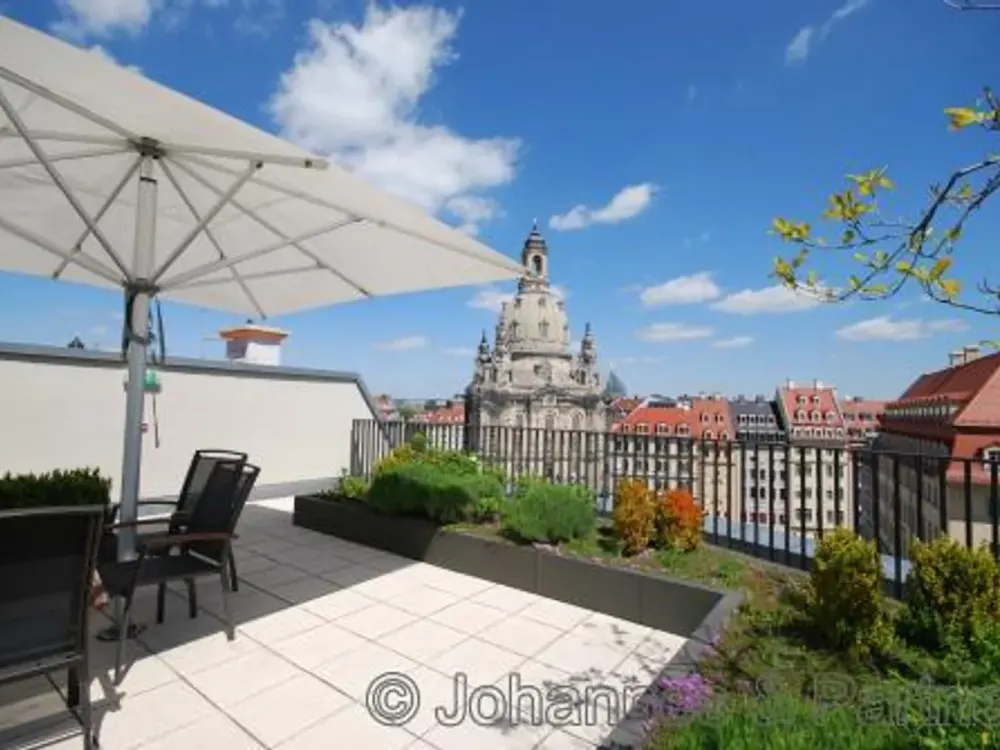 * möbliert, zentral u. exklusiv Wohnen im Zentrum der Stadt mit Concierge u. Dachterrasse *