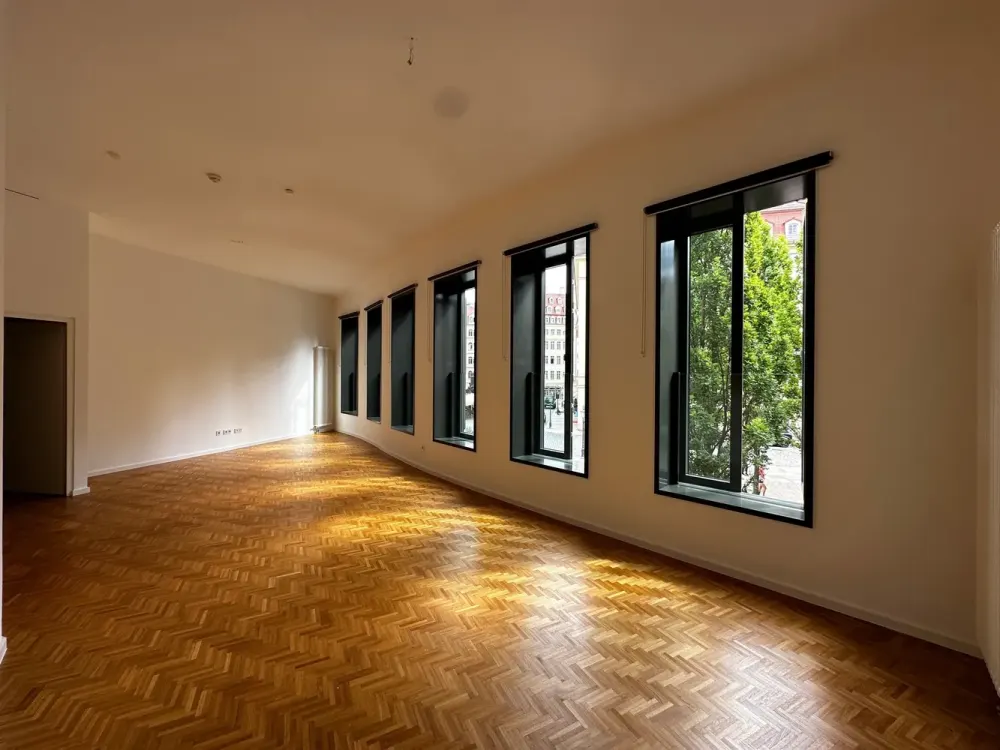 * möbliert, zentral u. exklusiv Wohnen im Zentrum der Stadt mit Concierge u. Dachterrasse *