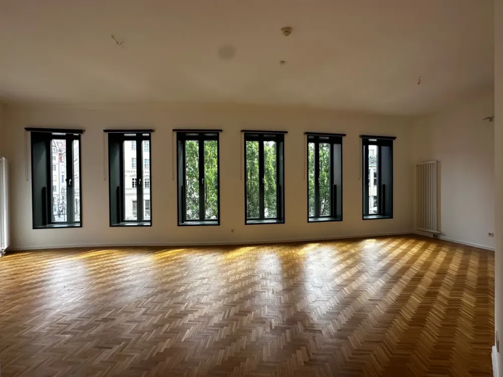 * möbliert, zentral u. exklusiv Wohnen im Zentrum der Stadt mit Concierge u. Dachterrasse *
