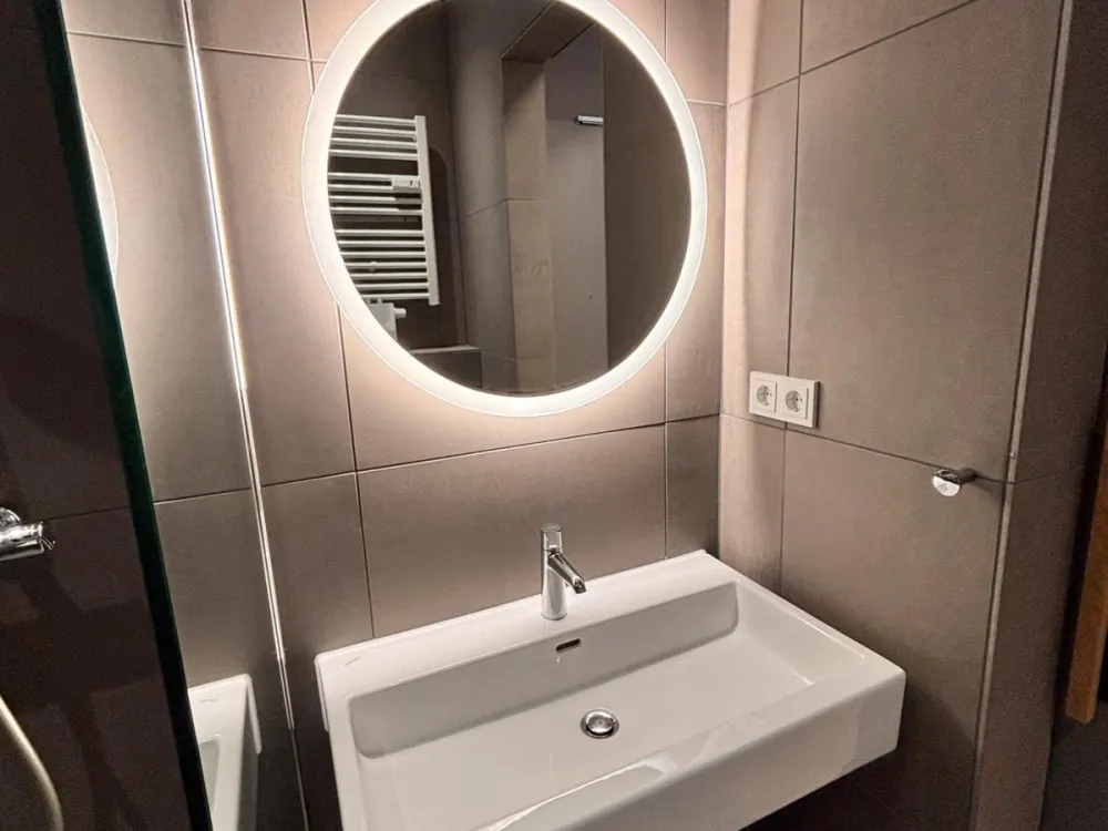 Furnished Apartment Frankfurt | AVAILABLE IMMEDIATELY | Gym & Rooftop Terrace