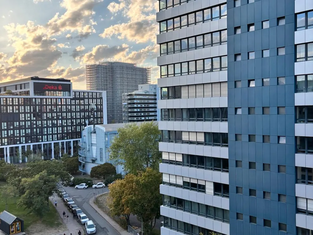 Furnished Apartment Frankfurt | AVAILABLE IMMEDIATELY | Gym & Rooftop Terrace