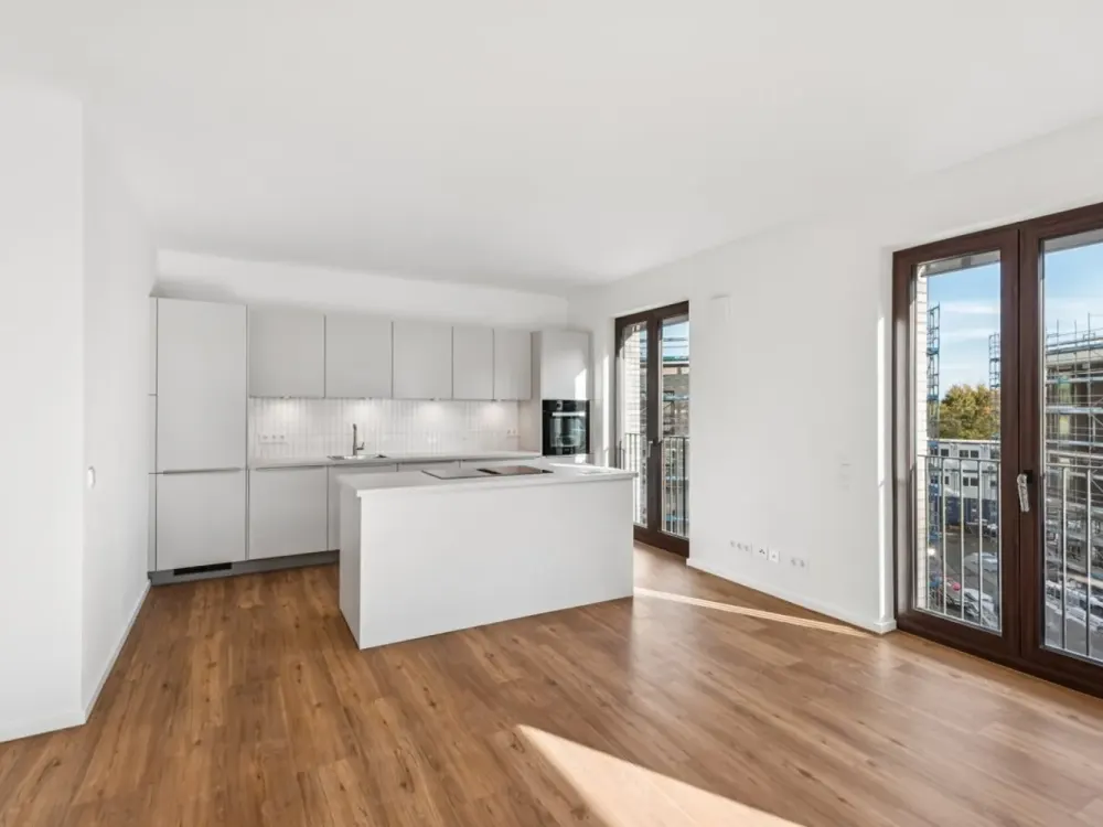 Attractive New Apartment with Fitted Kitchen, 4 Bedrooms and En Suite Bathroom!