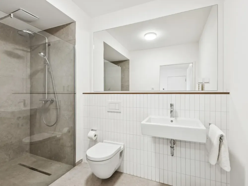 Attractive New Apartment with Fitted Kitchen, 4 Bedrooms and En Suite Bathroom!