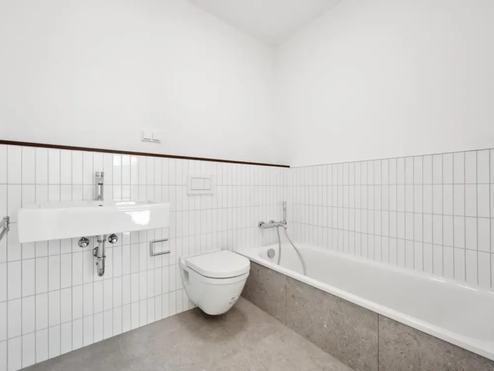 Attractive New Apartment with Fitted Kitchen, 4 Bedrooms and En Suite Bathroom!