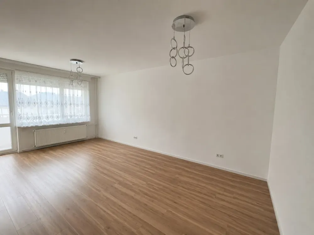 +++ Renovierte Unmöblierte Wohnung in Frankfurt am Main +++