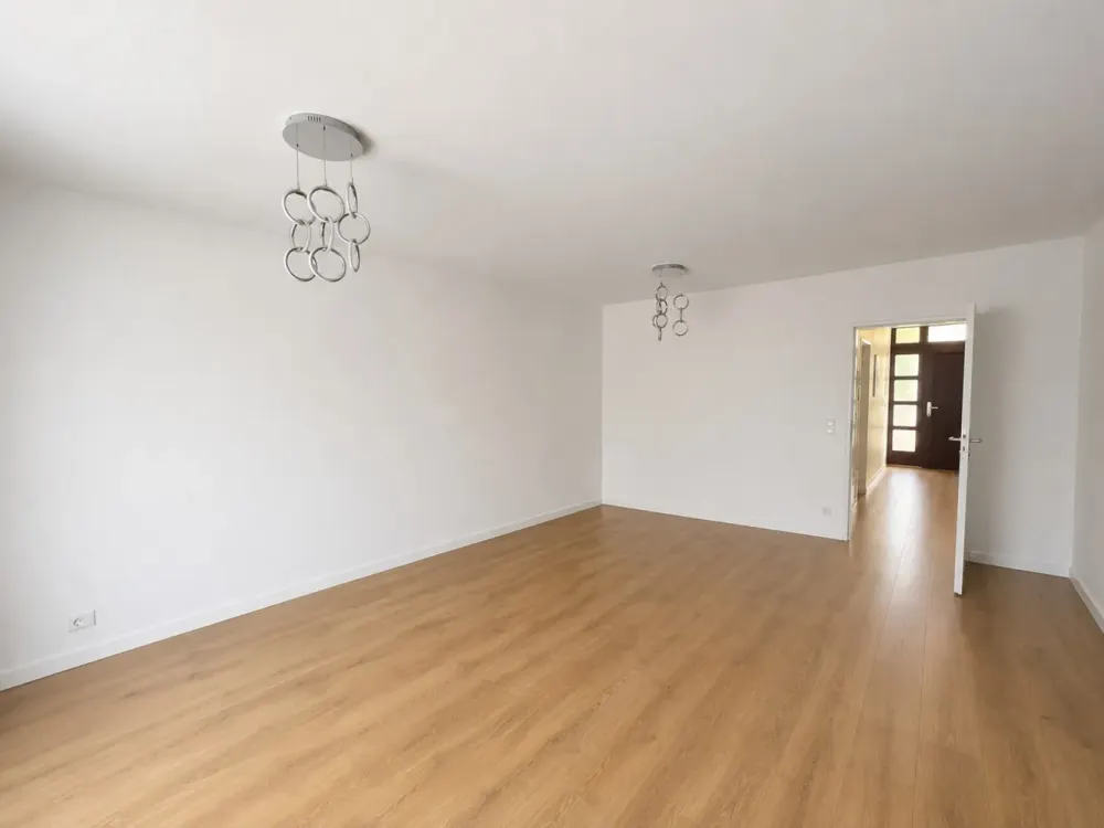 +++ Renovierte Unmöblierte Wohnung in Frankfurt am Main +++