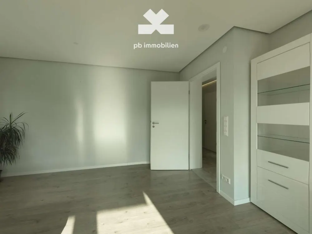 Großzügige 3,5 Zimmer Wohnung in RV-Berg - 360° Tour