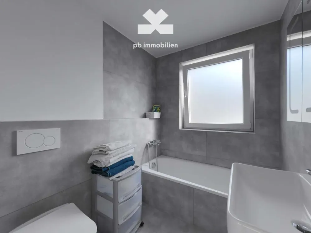 Großzügige 3,5 Zimmer Wohnung in RV-Berg - 360° Tour