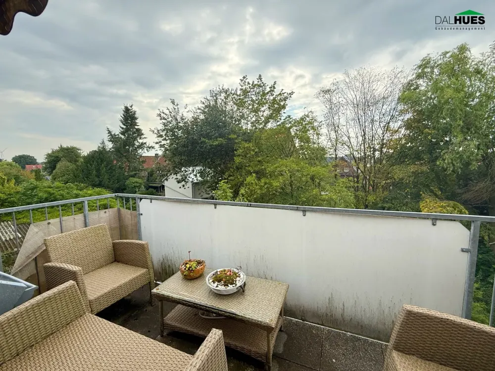 Attraktive 4-Zimmer-Dachgeschosswohnung mit Balkon und Tiefgarage