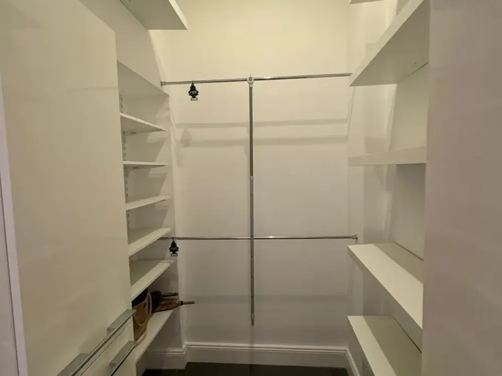 Schöne modernisierte Altbauwohnung im Herzen Schwabings - Teilmöbliert