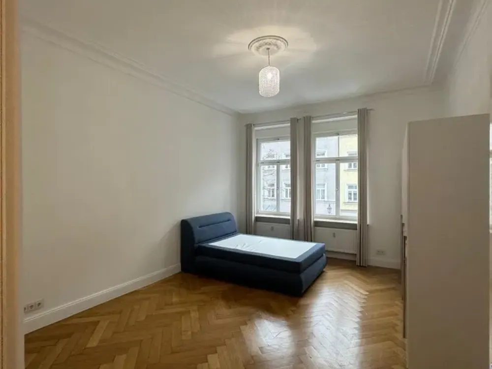 Schöne modernisierte Altbauwohnung im Herzen Schwabings - Teilmöbliert