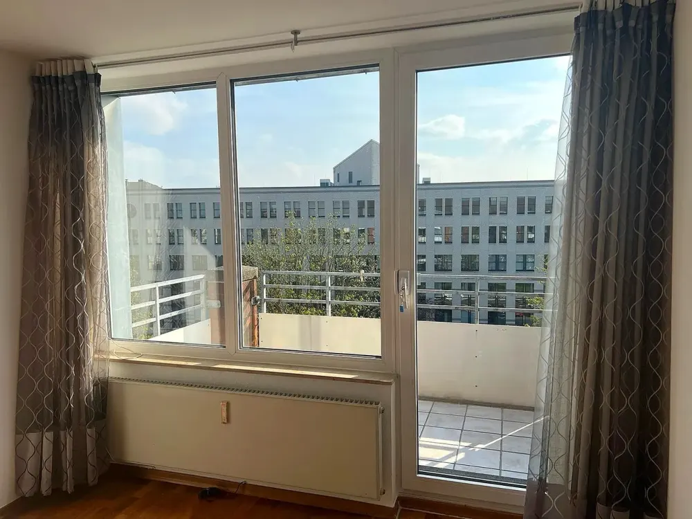 Helle 4,5 Zimmer-Penthaus-Wohnung mit Sonnenbalkon in Oberkassel/Lörick