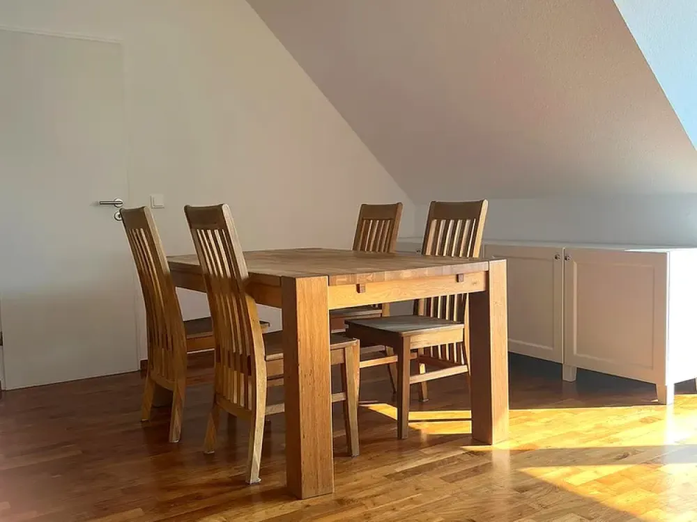 Helle 4,5 Zimmer-Penthaus-Wohnung mit Sonnenbalkon in Oberkassel/Lörick