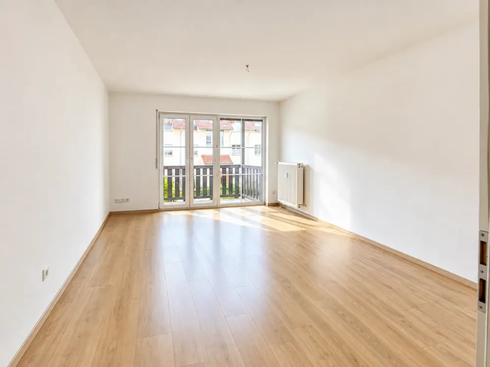 Sofort verfügbar und selbst gestalten! Großzügige 3 Zimmer mit Einbauküche, Balkon und Stellplatz