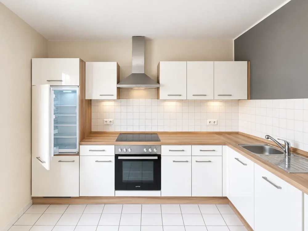 Sofort verfügbar und selbst gestalten! Großzügige 3 Zimmer mit Einbauküche, Balkon und Stellplatz