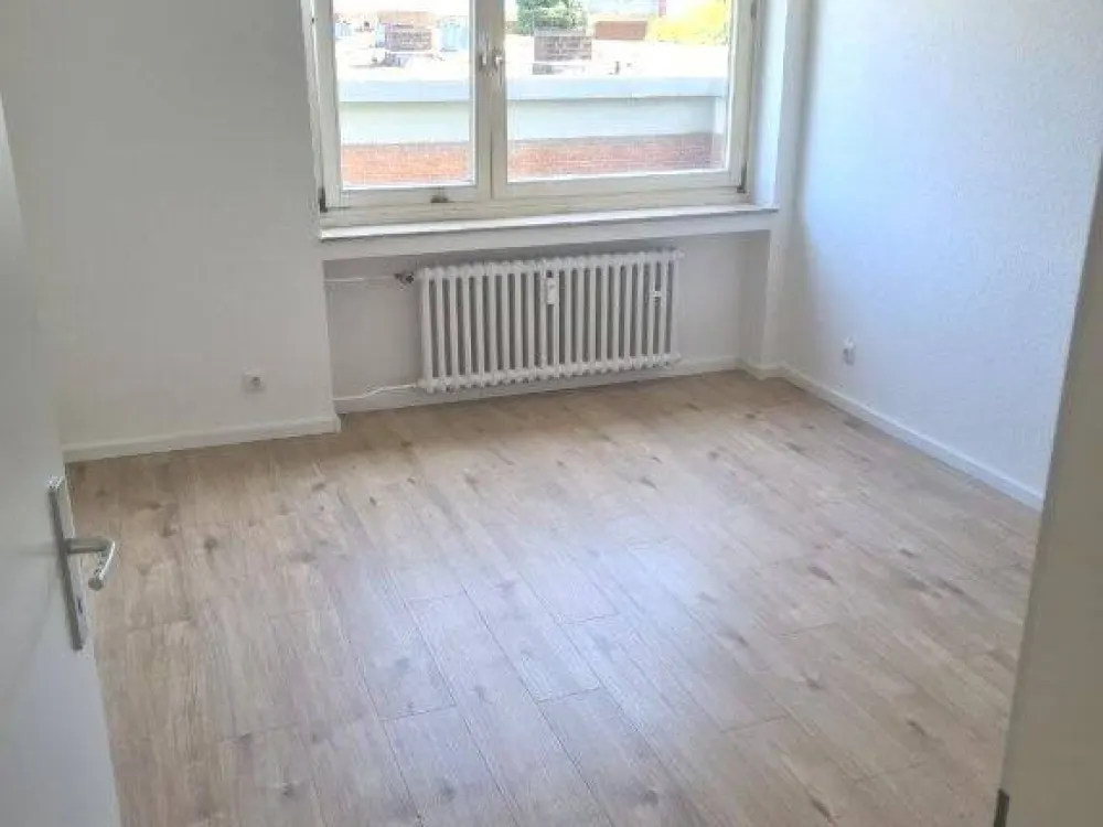 Balkonwohnung mit 2 Schlafzimmern in Düsseldorf-Peter-Behrens-Straße