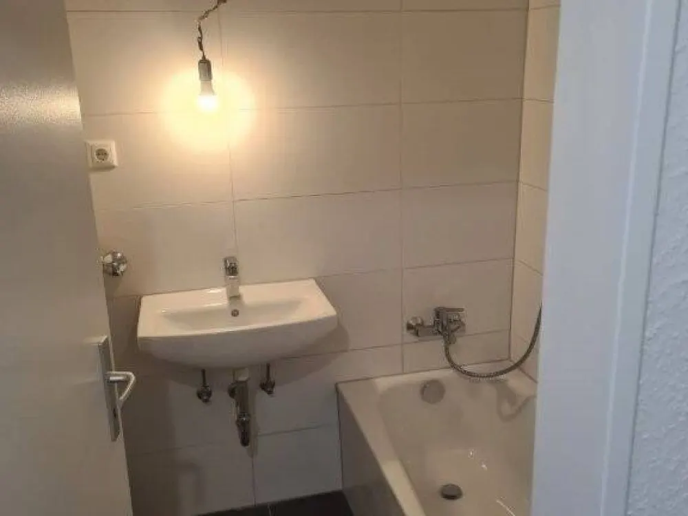 Balkonwohnung mit 2 Schlafzimmern in Düsseldorf-Peter-Behrens-Straße