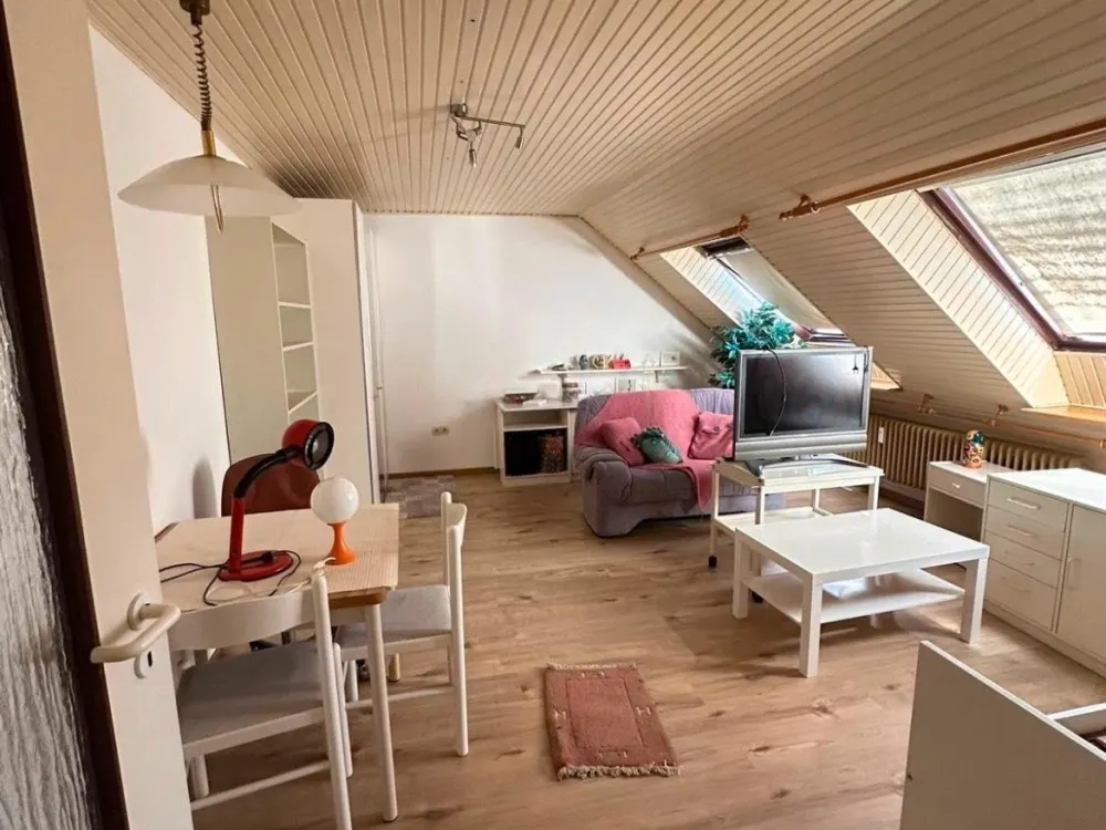 Vollmöbilierte Dachgeschosswohnung