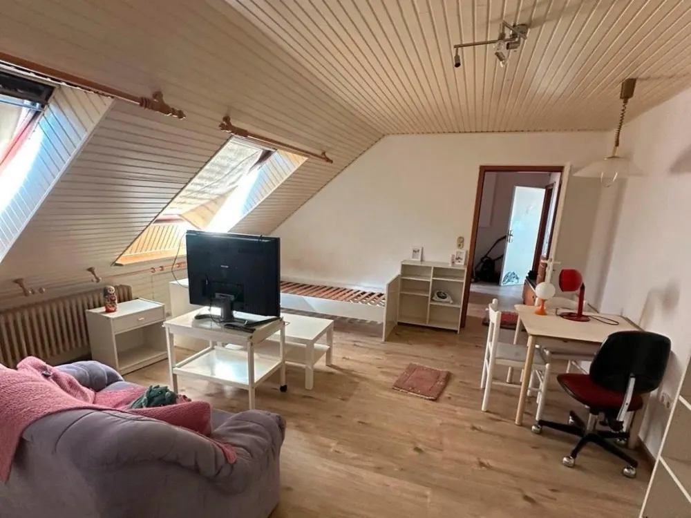 Vollmöbilierte Dachgeschosswohnung