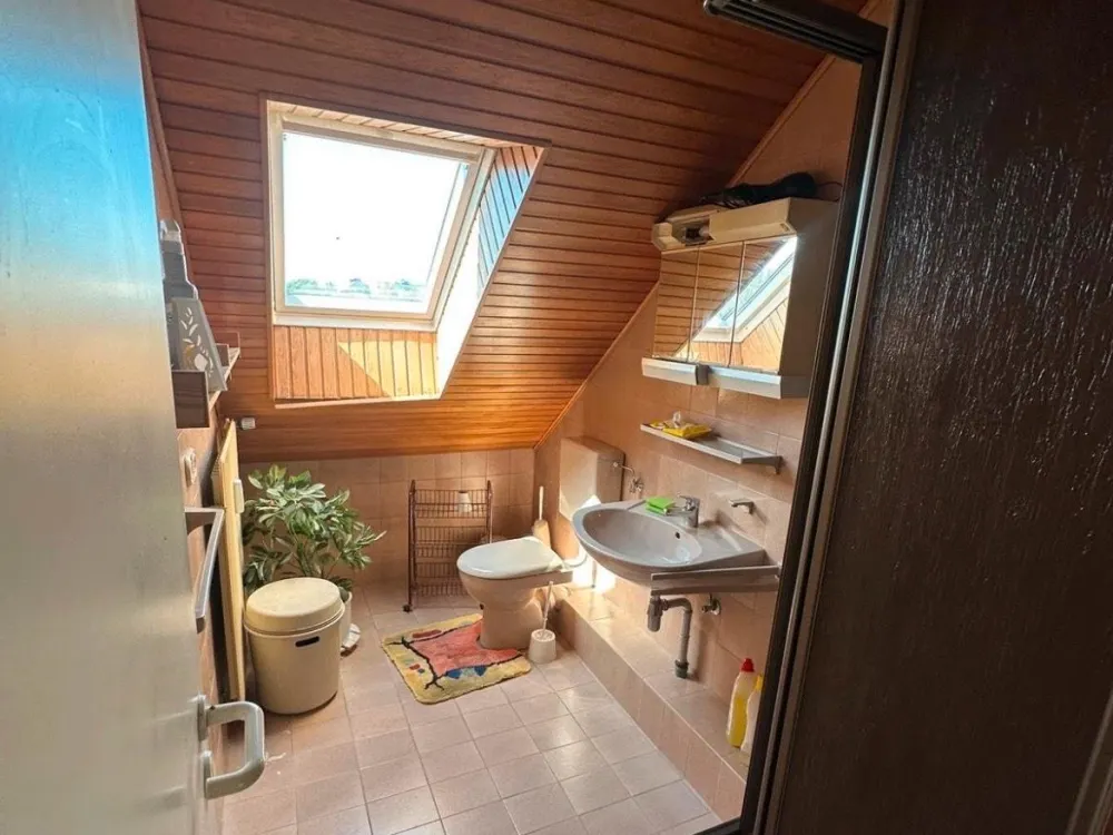 Vollmöbilierte Dachgeschosswohnung