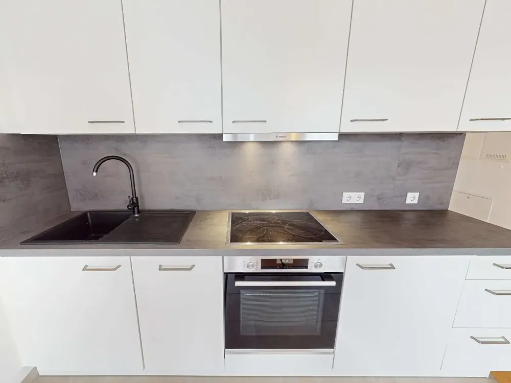 Balcony View & Built-in Kitchen on the Ground Floor, 1-Room Apartment in Frankfurt am Main