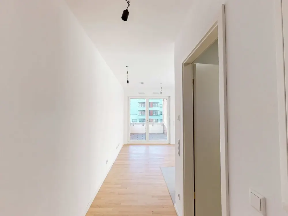 Balcony View & Built-in Kitchen on the Ground Floor, 1-Room Apartment in Frankfurt am Main