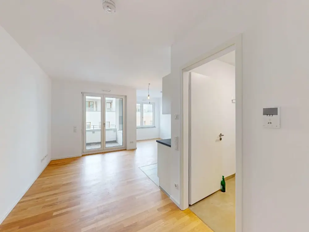 Balcony View & Built-in Kitchen on the Ground Floor, 1-Room Apartment in Frankfurt am Main