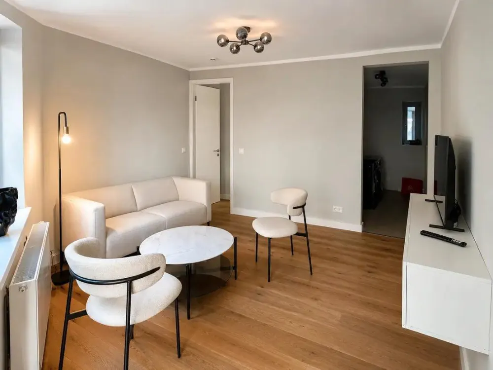 Stilvoll möblierte 2-Zimmer-Wohnung mit Balkon in Hamburg-Altona
