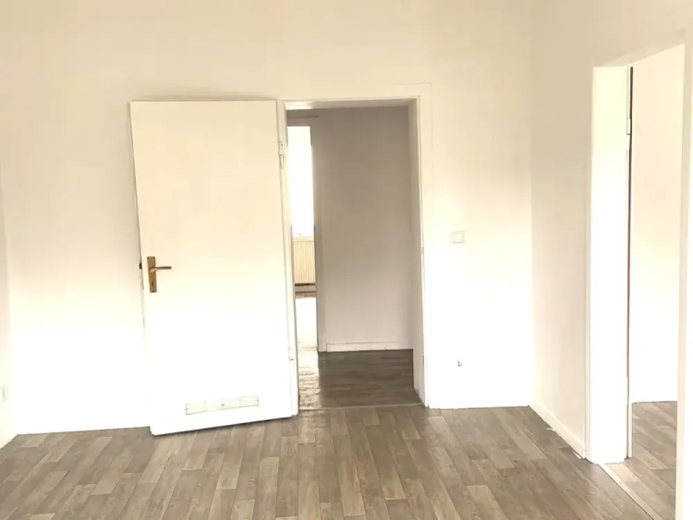 Bright 3.5-Room Apartment with Large Eat-In Kitchen in Bochum-Hamme
