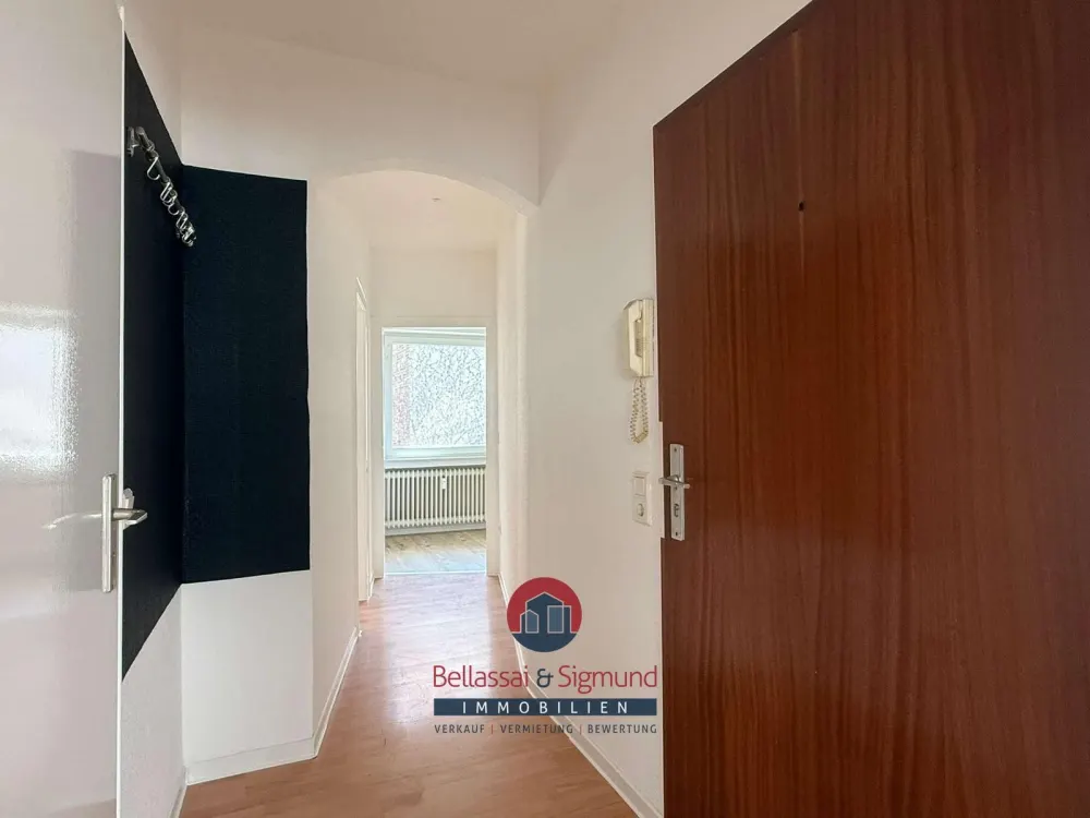 KREFELD-CITY: HELLE 2-ZIMMERWOHNUNG MIT BALKON IM 2. OBERGESCHOSS