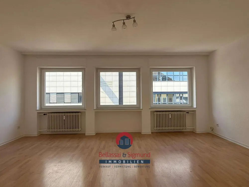 KREFELD-CITY: HELLE 2-ZIMMERWOHNUNG MIT BALKON IM 2. OBERGESCHOSS