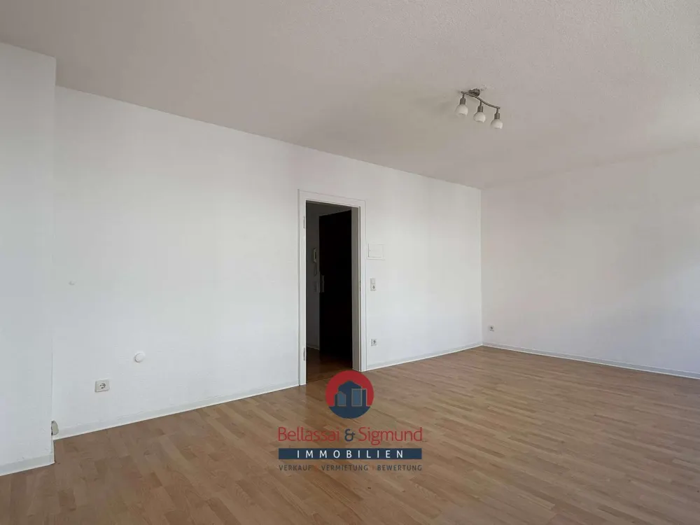 KREFELD-CITY: HELLE 2-ZIMMERWOHNUNG MIT BALKON IM 2. OBERGESCHOSS