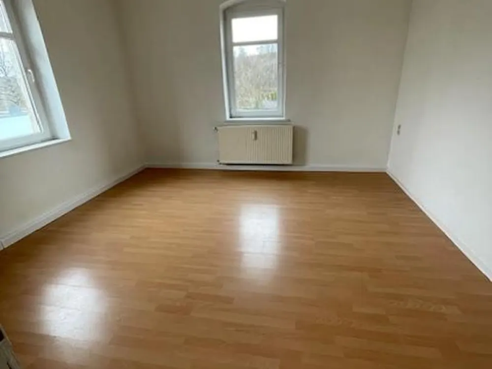 kl. MFH san. AB, 4-Zi. Wohng. 1.OG, 2xBad, 2 Balk., ruhig DD-Süd