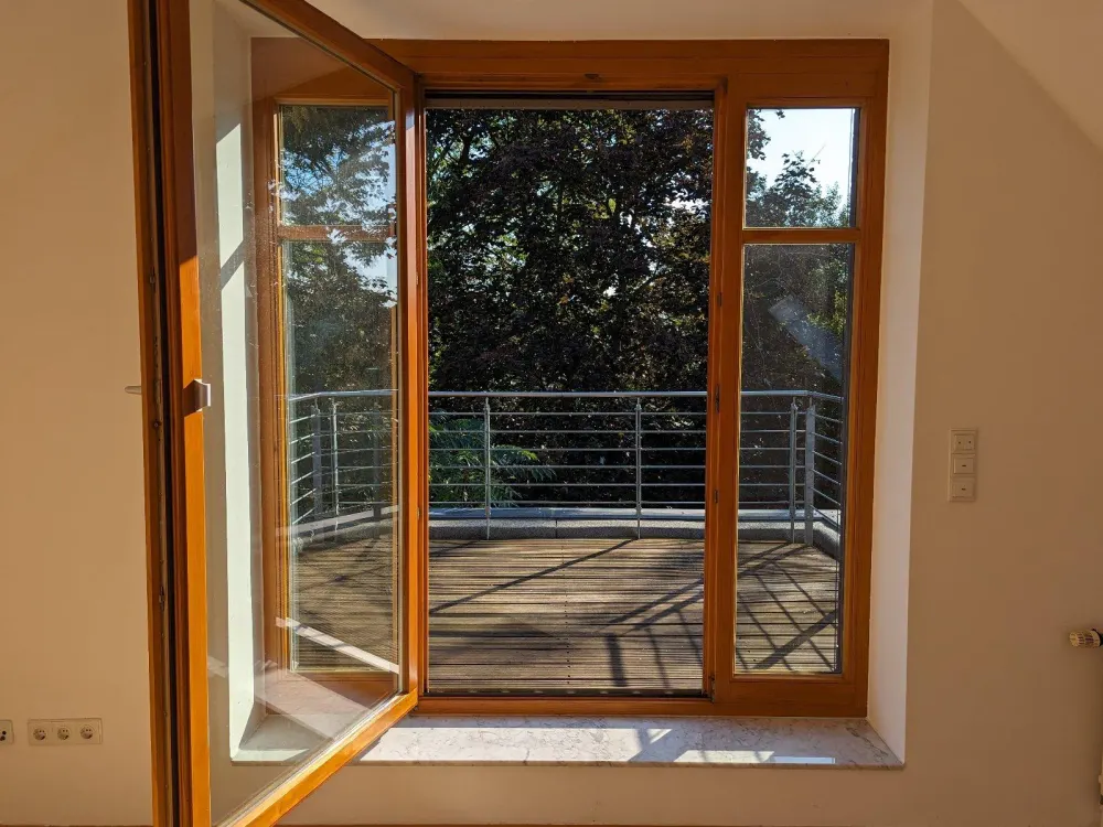 Schöne 3-Zimmer-Maisonette-Wohnung mit Dachterrasse, Echtholzpark