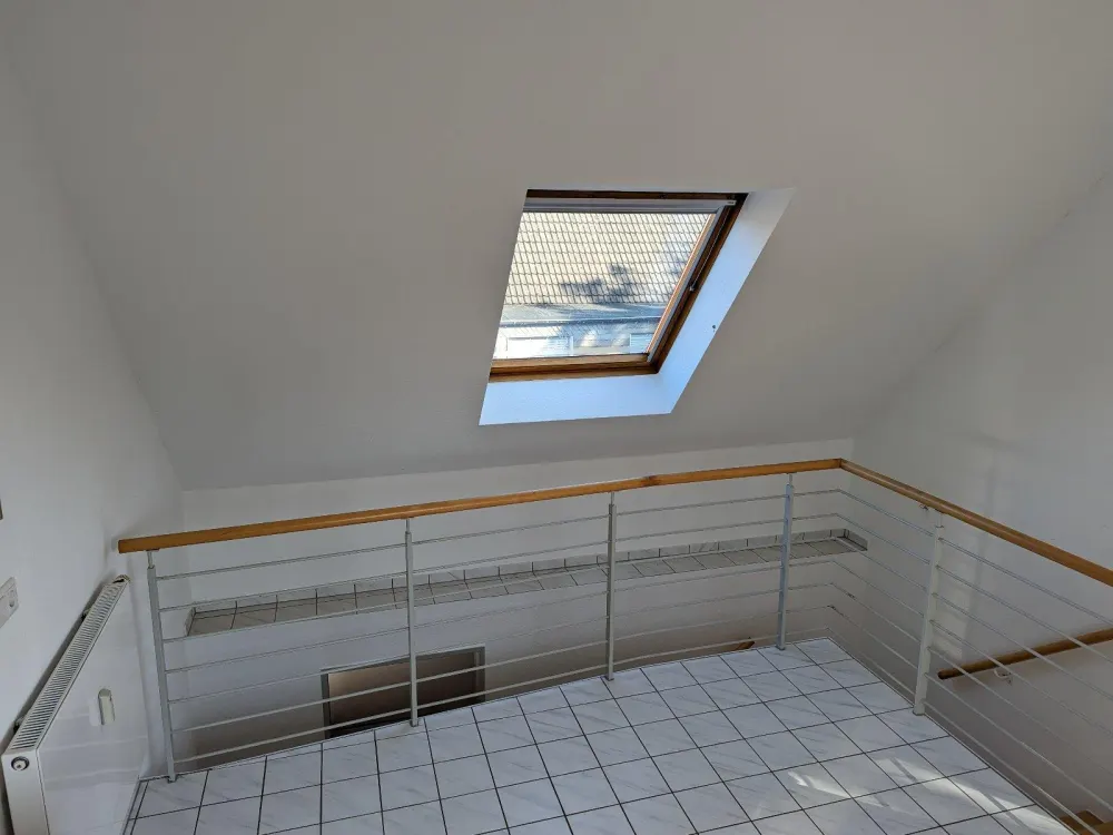 Schöne 3-Zimmer-Maisonette-Wohnung mit Dachterrasse, Echtholzpark