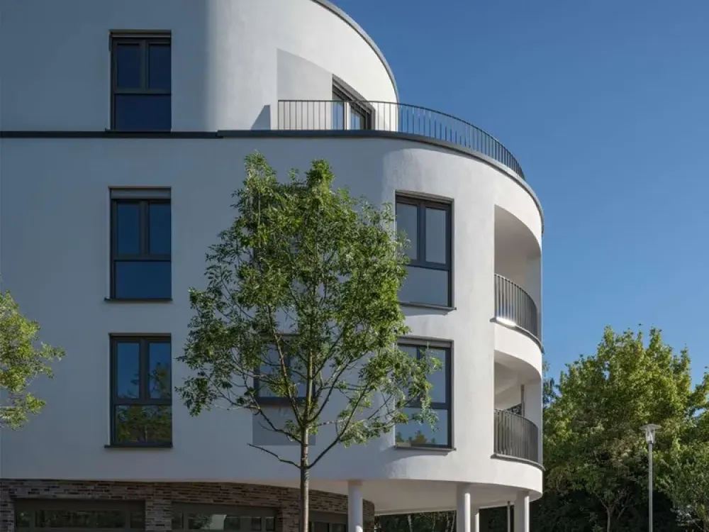 Licht & Form: Charaktervolles 4-Zimmer-Penthouse mit harmonischer Rundung & Dachterrasse