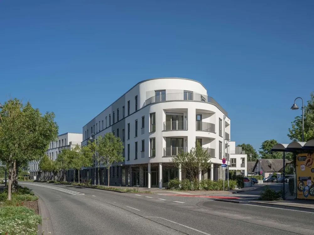 Licht & Form: Charaktervolles 4-Zimmer-Penthouse mit harmonischer Rundung & Dachterrasse