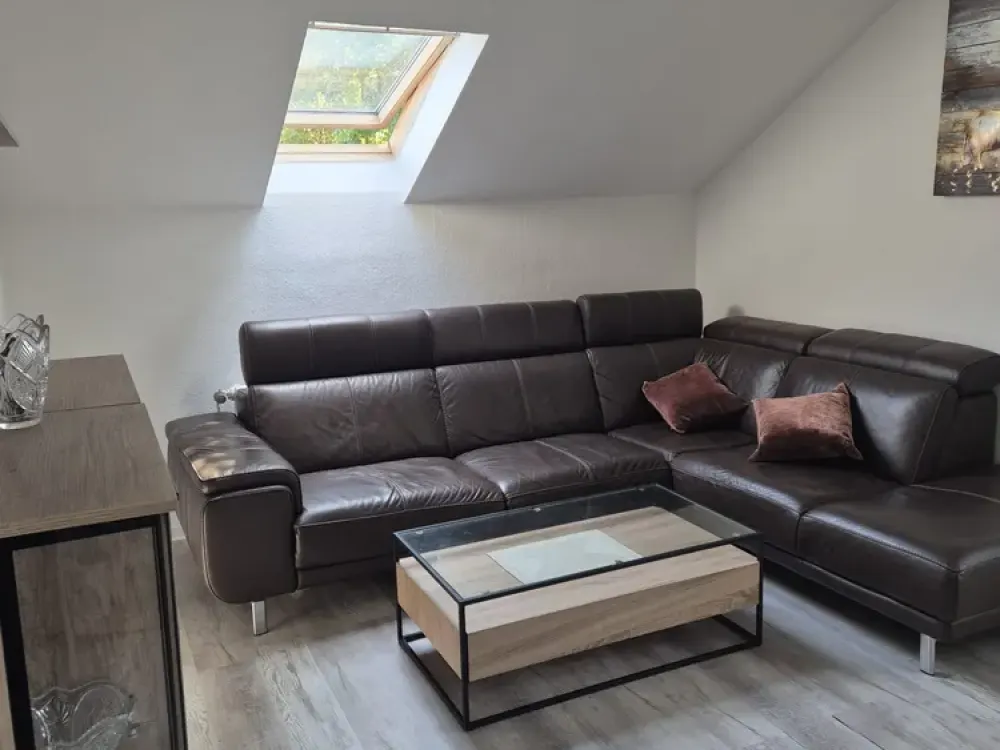 Wohnen mit Charakter: 3-Zimmer-Dachgeschosswohnung mit Küche