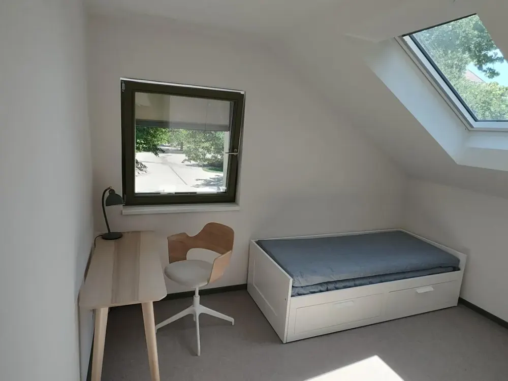 *Erstbezug* möbliertes WG-Zimmer mit eigenem Bad