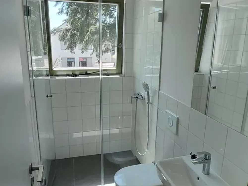 *Erstbezug* möbliertes WG-Zimmer mit eigenem Bad