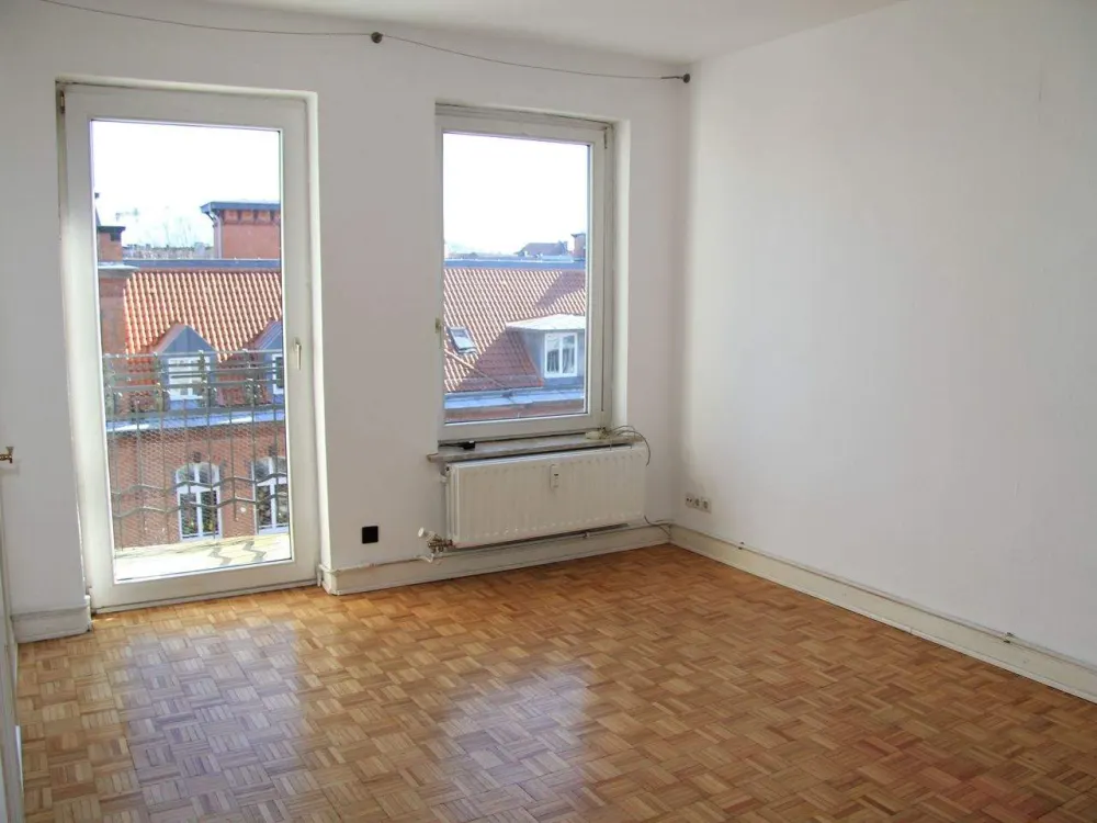Barmbek-Süd: 3-Zimmer-Altbau - ideal für WG oder als Wohnbüro / Praxis/ Atelier