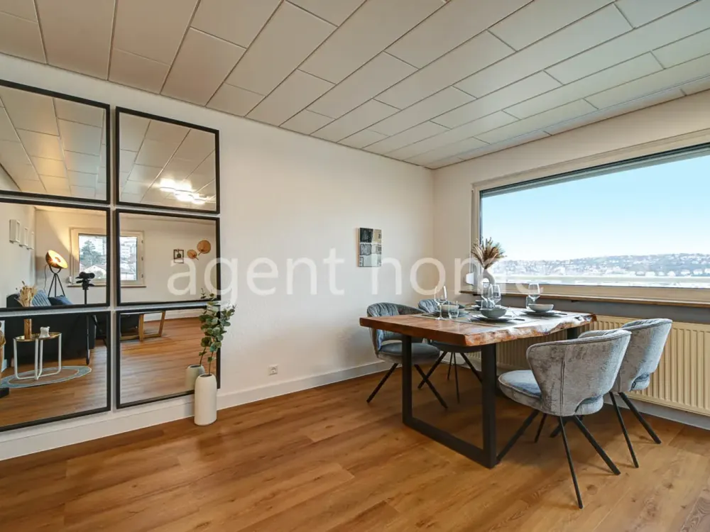 MÖBLIERT - ÜBER DEN DÄCHERN DER CITY - Schöne Wohnung mit 2 Schlafzimmern und Balkon