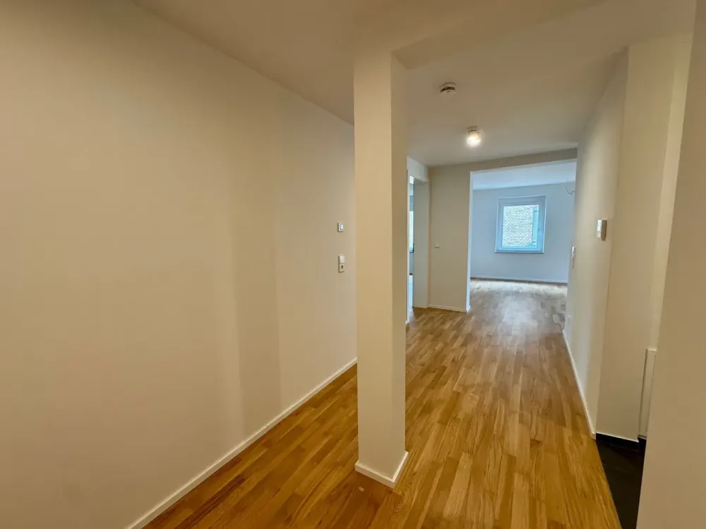 Stilvoll sanierter Altbau mit Balkon in zentraler Lage