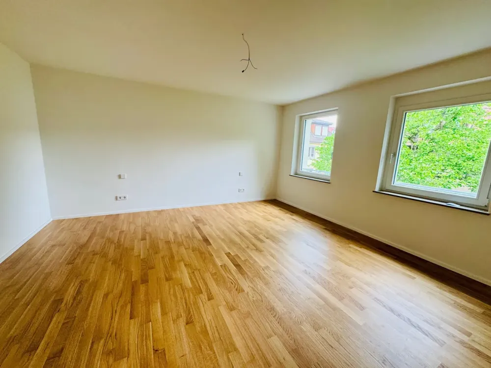 Stilvoll sanierter Altbau mit Balkon in zentraler Lage