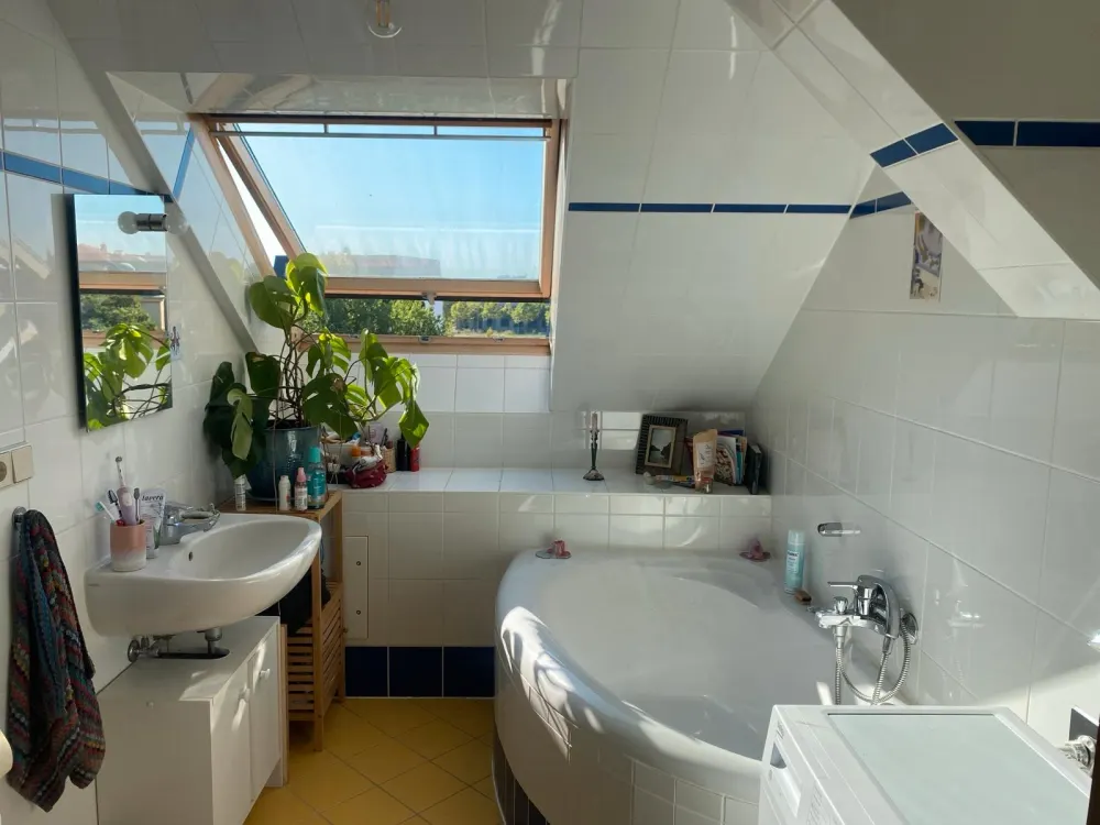 Lichtdurchflutete Wohnung zur Zwischenmiete (Nov.-Dez.)