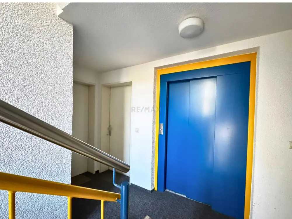 Möblierte Zwei Zimmer Wohnung mit Balkon und Stellplatz